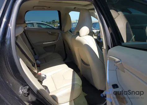 2011 Volvo Xc60 T6/T6 R-Design z USA, uszkodzony, nr VIN YV4902DZ8B2182868